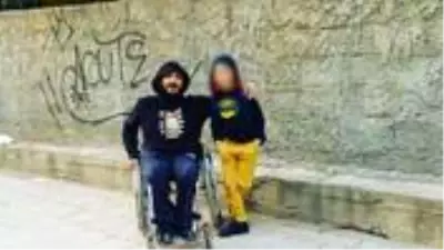 ODTÜ'lü araştırma görevlisi bedensel engelli bireye hakaret etti: Oğlun yürüyor mu? ODTÜ'lü araştırma görevlisi bedensel engelli bireye hakaret etti: Oğlun yürüyor mu?