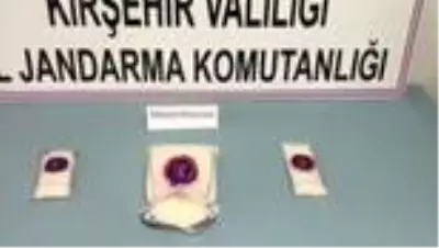 Otobüsün bagajındaki çantasında uyuşturucu bulunan yolcu tutuklandı Otobüsün bagajındaki çantasında uyuşturucu bulunan yolcu tutuklandı