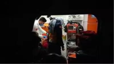 Otomobil ile çarpışan hafif ticari araç tarlaya uçtu: 1 yaralı Otomobil ile çarpışan hafif ticari araç tarlaya uçtu: 1 yaralı