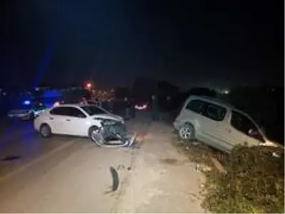 Otomobil ile çarpışan hafif ticari araç tarlaya uçtu: 1 yaralı Otomobil ile çarpışan hafif ticari araç tarlaya uçtu: 1 yaralı
