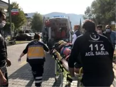Otomobille çarpışan motosiklet sürücüsü kadın yaralandı Otomobille çarpışan motosiklet sürücüsü kadın yaralandı