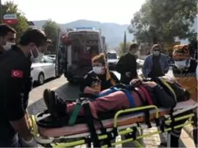 Otomobille çarpışan motosiklet sürücüsü kadın yaralandı Otomobille çarpışan motosiklet sürücüsü kadın yaralandı