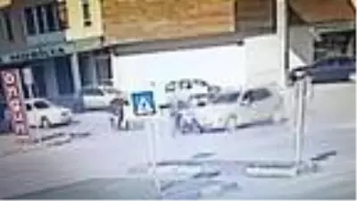Son dakika haber! Otomobille çarpışan motosikletin sürücüsünün sürüklendiği kaza kamerada Son dakika haber! Otomobille çarpışan motosikletin sürücüsünün sürüklendiği kaza kamerada