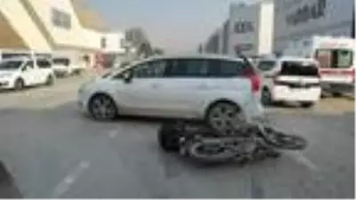 Son dakika haber! Otomobille çarpışan motosikletin sürücüsünün yaralandığı kaza kamerada Son dakika haber! Otomobille çarpışan motosikletin sürücüsünün yaralandığı kaza kamerada