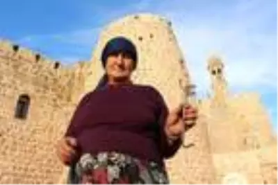 Papazı olmayan kilisenin 40 yıldır bakımını yapıp, ziyaretçileri karşılıyor Papazı olmayan kilisenin 40 yıldır bakımını yapıp, ziyaretçileri karşılıyor