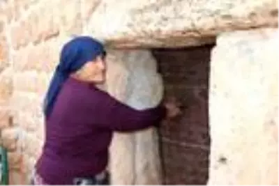 Papazı olmayan kilisenin 40 yıldır bakımını yapıp, ziyaretçileri karşılıyor Papazı olmayan kilisenin 40 yıldır bakımını yapıp, ziyaretçileri karşılıyor