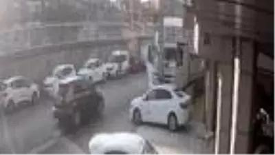 Park halindeki kamyondan içinden 25 bin lira olan çantayı çaldılar Park halindeki kamyondan içinden 25 bin lira olan çantayı çaldılar