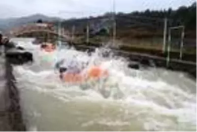 Rize'de, Doğu ve Güneydoğu Anadolu'dan gelen sporcuların eğlenceli rafting kampı Rize'de, Doğu ve Güneydoğu Anadolu'dan gelen sporcuların eğlenceli rafting kampı