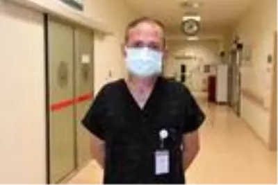 Sağlık çalışanları: Dışarıdakiler 1 maske takmazken, biz 3 maske ile çalışıyoruz Sağlık çalışanları: Dışarıdakiler 1 maske takmazken, biz 3 maske ile çalışıyoruz