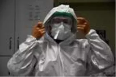 Sağlık çalışanları: Dışarıdakiler 1 maske takmazken, biz 3 maske ile çalışıyoruz Sağlık çalışanları: Dışarıdakiler 1 maske takmazken, biz 3 maske ile çalışıyoruz
