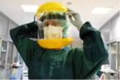 Sağlık çalışanları: Dışarıdakiler 1 maske takmazken, biz 3 maske ile çalışıyoruz Sağlık çalışanları: Dışarıdakiler 1 maske takmazken, biz 3 maske ile çalışıyoruz