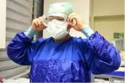 Sağlık çalışanları: Dışarıdakiler 1 maske takmazken, biz 3 maske ile çalışıyoruz Sağlık çalışanları: Dışarıdakiler 1 maske takmazken, biz 3 maske ile çalışıyoruz