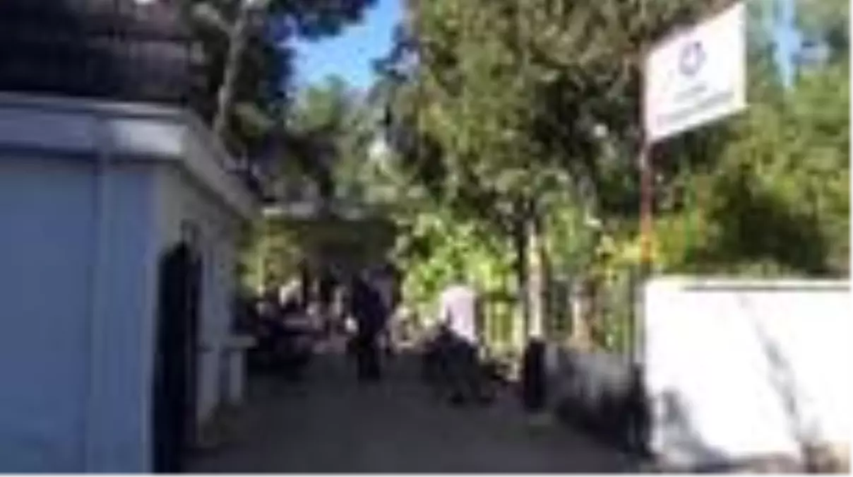 ŞANLIURFA - Engelli öğrencilere kışlık mont ve bot yardımı