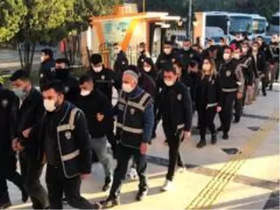 Son dakika haberi... Şanlıurfa merkezli dev dolandırıcılık operasyonu: 30 şüpheli adliyede Son dakika haberi... Şanlıurfa merkezli dev dolandırıcılık operasyonu: 30 şüpheli adliyede