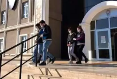 Son dakika haberleri | Şantiyeden malzeme çalan 2 hırsız polise yakalandı Son dakika haberleri | Şantiyeden malzeme çalan 2 hırsız polise yakalandı