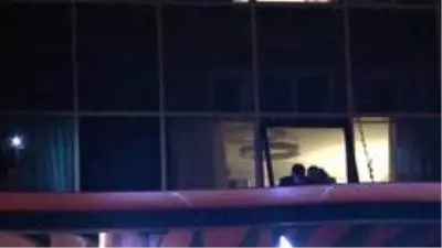 Şişli'de bir kadın otelin camından tente üzerine düştü Şişli'de bir kadın otelin camından tente üzerine düştü