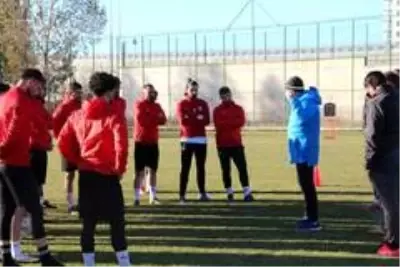 Sivas Belediyespor'da Kastamonu mesaisi sürüyor Sivas Belediyespor'da Kastamonu mesaisi sürüyor