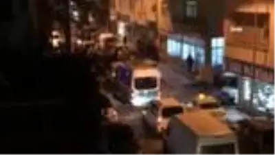 Sosyal mesafesiz halay 'bu kadarına da pes' dedirtti Sosyal mesafesiz halay 'bu kadarına da pes' dedirtti