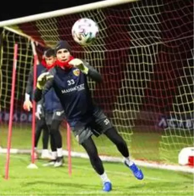 Süper Lig'de en çok kurtarış yapan Lung oldu Süper Lig'de en çok kurtarış yapan Lung oldu