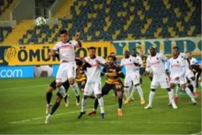 Süper Lig: MKE Ankaragücü: 0 Trabzonspor: 1 (İlk yarı) Süper Lig: MKE Ankaragücü: 0 Trabzonspor: 1 (İlk yarı)