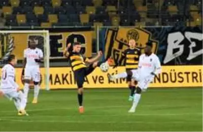 Süper Lig: MKE Ankaragücü: 0 Trabzonspor: 1 (İlk yarı) Süper Lig: MKE Ankaragücü: 0 Trabzonspor: 1 (İlk yarı)