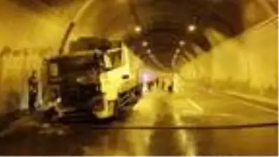 TIR yandı, Bolu Dağı Tüneli ulaşıma kapandı TIR yandı, Bolu Dağı Tüneli ulaşıma kapandı