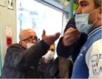 TRAMVAYDA MASKE İÇİN UYARAN KİŞİYE TRAMVAYDA MASKE İÇİN UYARAN KİŞİYE