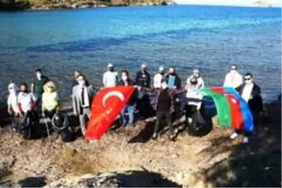 Tuğba Ekici Bodrum'da çöp topladı Tuğba Ekici Bodrum'da çöp topladı