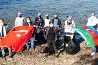 Tuğba Ekici Bodrum'da çöp topladı Tuğba Ekici Bodrum'da çöp topladı