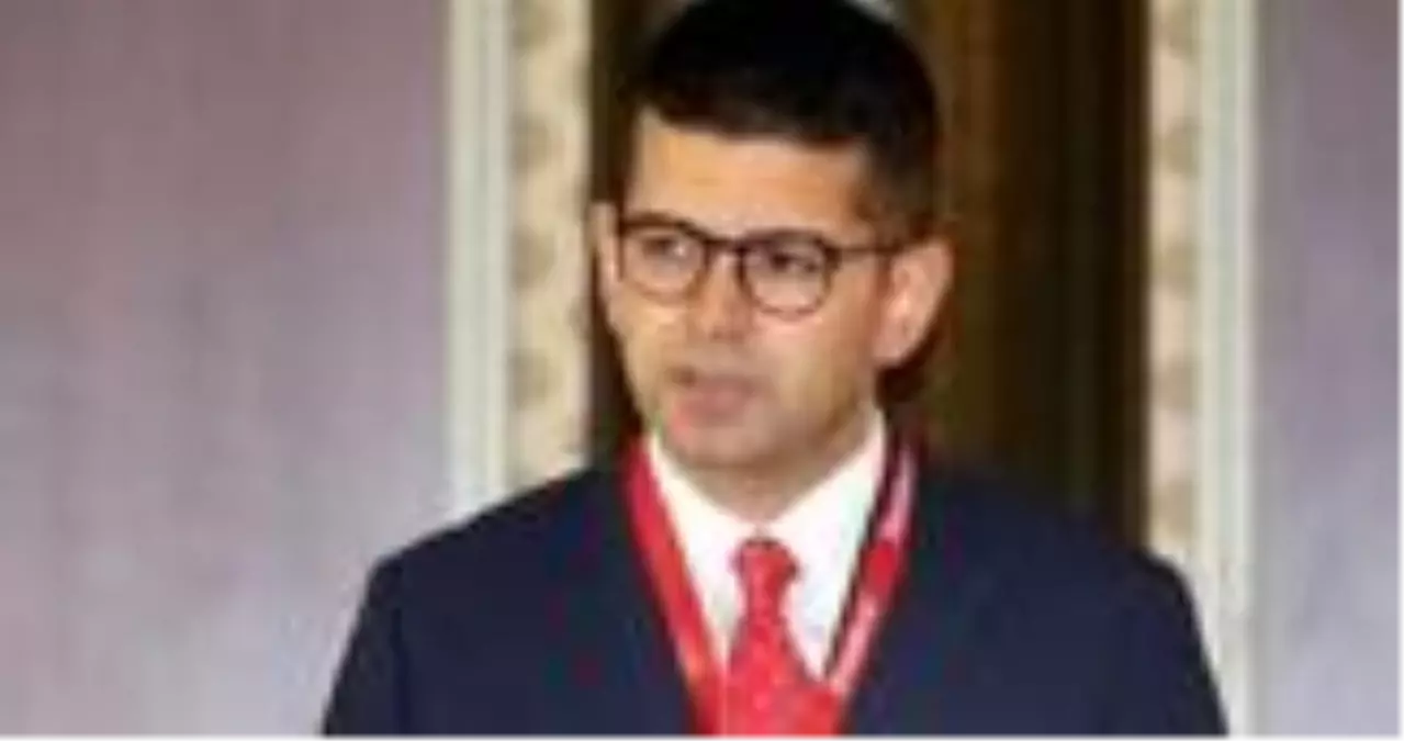 Türkiye Varlık Fonu'nuna Berat Albayrak'ın yerine Ahmet Burak Dağlıoğlu atandı. Peki Ahmet Burak Dağlıoğlu kimdir? Kaç yaşındadır? Nerelidir?