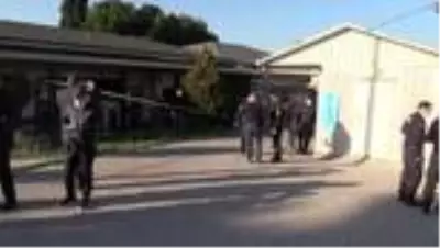 Tutuklu oğlunu ziyaret eden kişi cezaevinden çıkışta silahla vurularak öldürüldü Tutuklu oğlunu ziyaret eden kişi cezaevinden çıkışta silahla vurularak öldürüldü