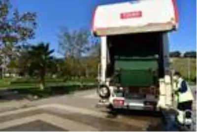 Tuzla'da çöp toplama alanları her gün dezenfekte ediliyor Tuzla'da çöp toplama alanları her gün dezenfekte ediliyor
