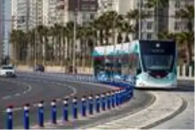 Vaka sayılarının arttığı İzmir'de, toplu taşıma araçları alarm veriyor Vaka sayılarının arttığı İzmir'de, toplu taşıma araçları alarm veriyor