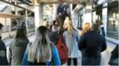 Vaka sayılarının arttığı İzmir'de, toplu taşıma araçları alarm veriyor Vaka sayılarının arttığı İzmir'de, toplu taşıma araçları alarm veriyor