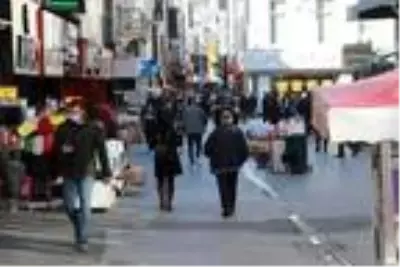 Son dakika haberi: Vakaların arttığı Samsun'da cadde ve sokaklar dolu; kamerayı gören maskesini düzeltti Son dakika haberi: Vakaların arttığı Samsun'da cadde ve sokaklar dolu; kamerayı gören maskesini düzeltti
