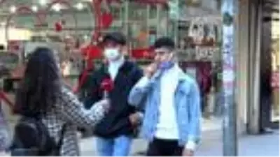 Son dakika haberi: Vakaların arttığı Samsun'da cadde ve sokaklar dolu; kamerayı gören maskesini düzeltti Son dakika haberi: Vakaların arttığı Samsun'da cadde ve sokaklar dolu; kamerayı gören maskesini düzeltti