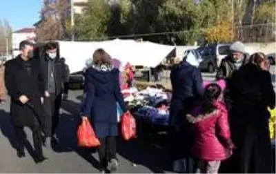 Son dakika haberi... Valiyi pazarda gören esnafın şaşkınlığı Son dakika haberi... Valiyi pazarda gören esnafın şaşkınlığı