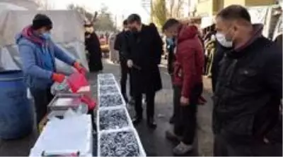 Son dakika haberi... Valiyi pazarda gören esnafın şaşkınlığı Son dakika haberi... Valiyi pazarda gören esnafın şaşkınlığı
