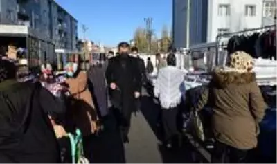 Son dakika haberi... Valiyi pazarda gören esnafın şaşkınlığı Son dakika haberi... Valiyi pazarda gören esnafın şaşkınlığı