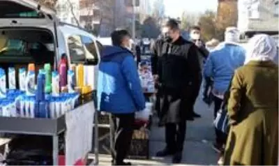 Son dakika haberi... Valiyi pazarda gören esnafın şaşkınlığı Son dakika haberi... Valiyi pazarda gören esnafın şaşkınlığı