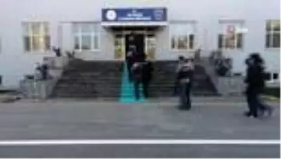 Van'da terör operasyonu: 3'ü muhtar, biri korucu başı 8 gözaltı Van'da terör operasyonu: 3'ü muhtar, biri korucu başı 8 gözaltı