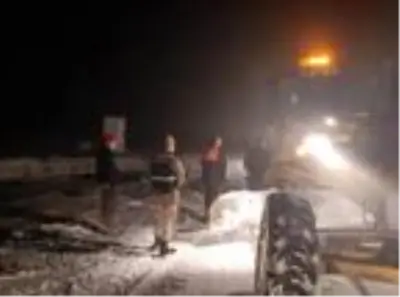 Yaylada kardan mahsur kalan 3 kişi ile hayvanları kurtarıldı Yaylada kardan mahsur kalan 3 kişi ile hayvanları kurtarıldı