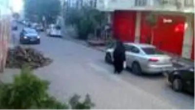 Yeni doğan bebeğini çöpe atan kadın adliyeye sevk edildi Yeni doğan bebeğini çöpe atan kadın adliyeye sevk edildi