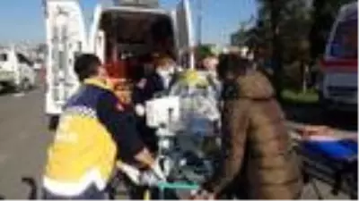 Son dakika haberleri: Yeni doğan bebeği taşıyan ambulans otomobille çarpıştı; baba kazanın şokunu yaşadı Son dakika haberleri: Yeni doğan bebeği taşıyan ambulans otomobille çarpıştı; baba kazanın şokunu yaşadı