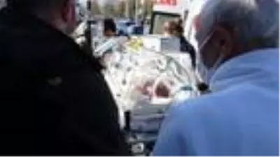 Son dakika haberleri: Yeni doğan bebeği taşıyan ambulans otomobille çarpıştı; baba kazanın şokunu yaşadı Son dakika haberleri: Yeni doğan bebeği taşıyan ambulans otomobille çarpıştı; baba kazanın şokunu yaşadı
