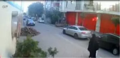 Yeni doğan bebeğini çöpe atan kadın adliyeye sevk edildi Yeni doğan bebeğini çöpe atan kadın adliyeye sevk edildi