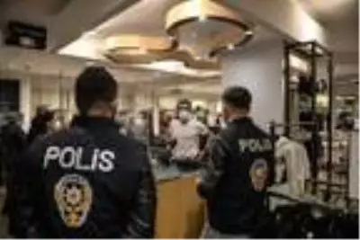 Son dakika haber! Yoğunluğun yaşandığı AVM'de 'Efsane Cuma' denetimi Son dakika haber! Yoğunluğun yaşandığı AVM'de 'Efsane Cuma' denetimi