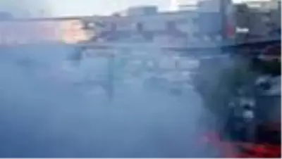 Zeytinburnu'nda geri dönüşüm tesisinde yangın: Dumandan göz gözü görmedi Zeytinburnu'nda geri dönüşüm tesisinde yangın: Dumandan göz gözü görmedi