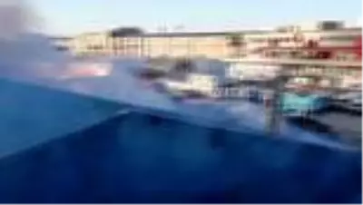 Zeytinburnu'nda geri dönüşüm tesisinde yangın: Dumandan göz gözü görmedi Zeytinburnu'nda geri dönüşüm tesisinde yangın: Dumandan göz gözü görmedi
