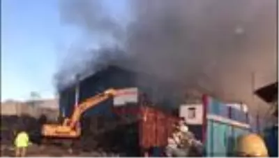 Zeytinburnu'nda geri dönüşüm tesisinde yangın Zeytinburnu'nda geri dönüşüm tesisinde yangın